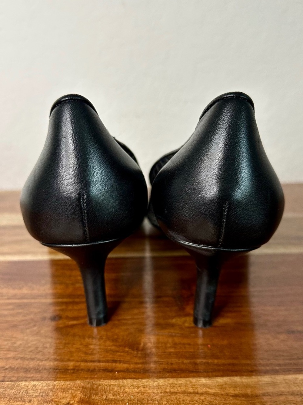 Karl Lagerfeld Paris Leather Mesh Kitten Heel Pumps, Size 9 - Picture 4 of 13
